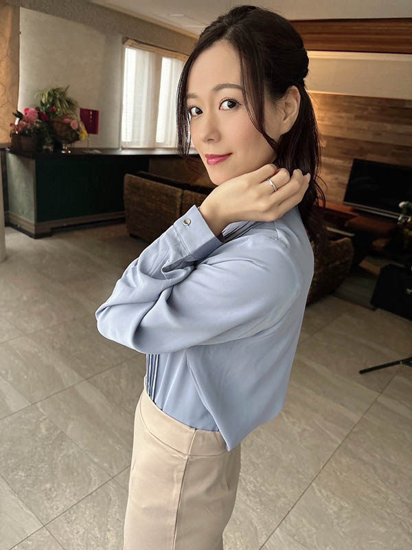 资产破百万美金美女企业家「岬光」精选作品推荐介绍及封面预览